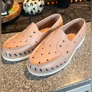 *BRAND NEW SPERRY w/o Tags/box * Sperry slip on